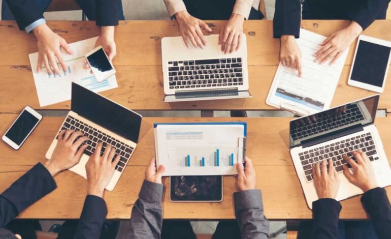  3 fraza që duhen shmangur në punë sepse ulin kredibilitetin tuaj